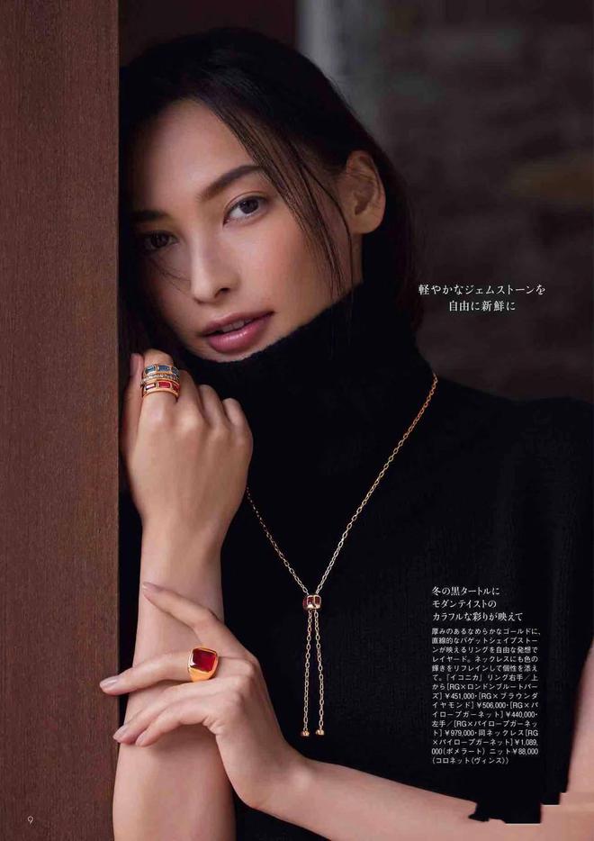 关键！牢记3个小技巧秋冬美出新高度！马德里竞技携手K8普女变时髦配饰是(图3)