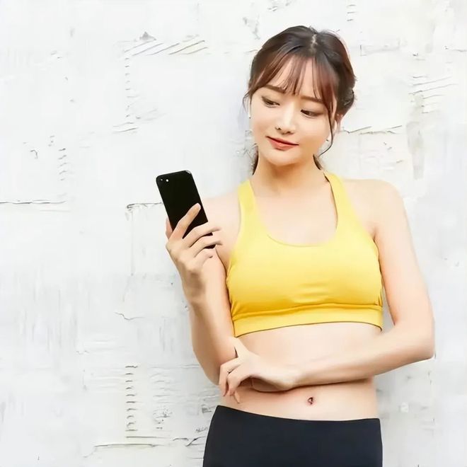 危害竟如此之大！边握手机边跑步