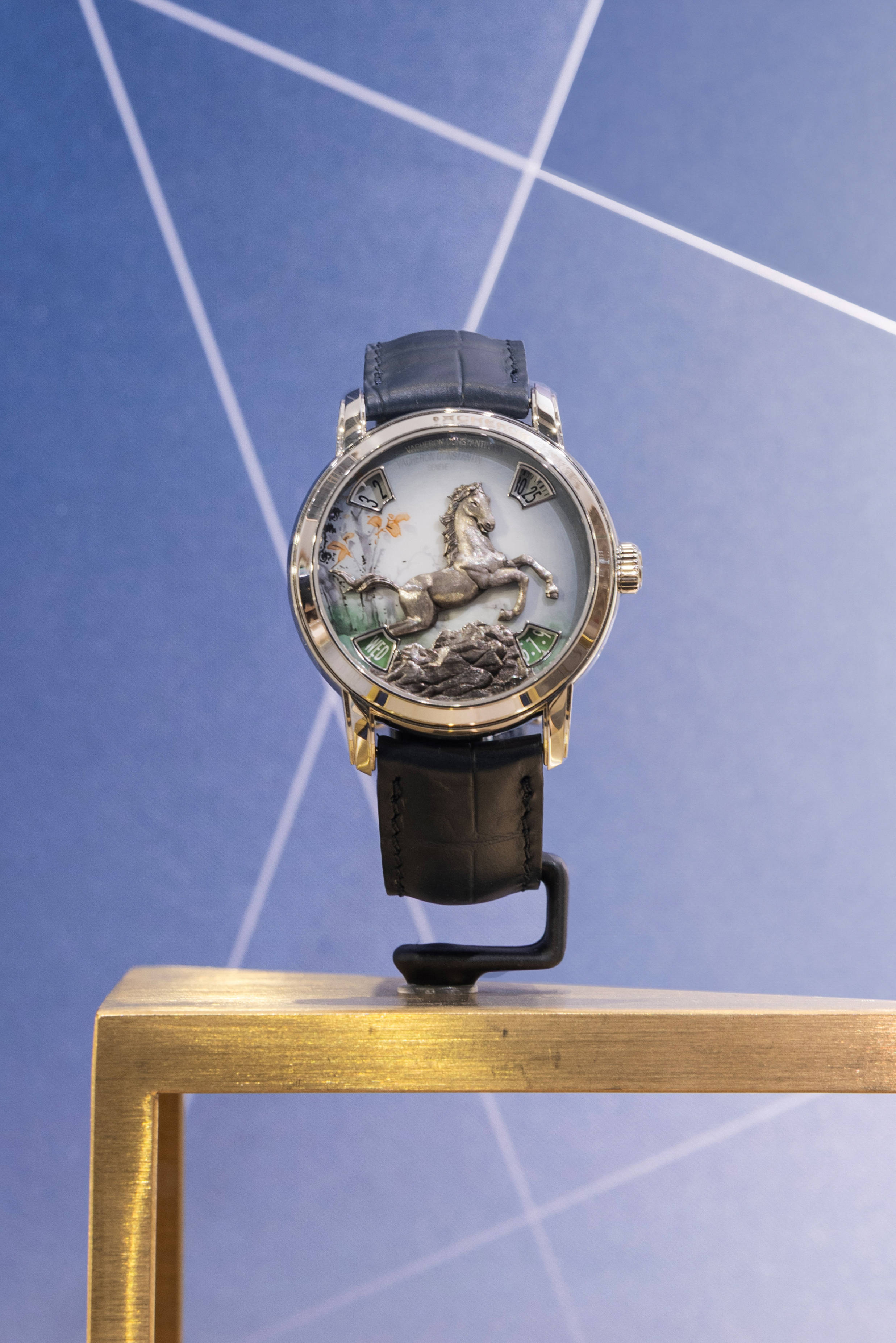 顿于进博会上呈现全新生肖时计文化与传承的